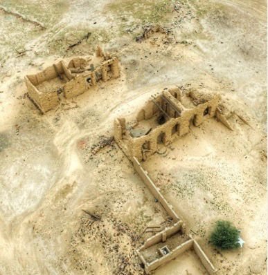 مشهد علوي لبقايا موقع أثري وممرات داخلية